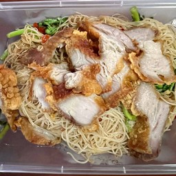 หมี่กระเฉดหมูกรอบ