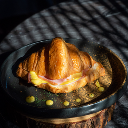 ครัวซองแฮมชีส