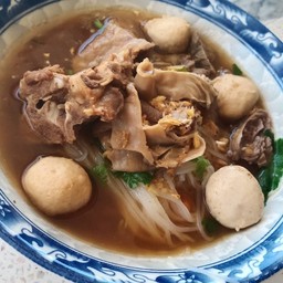 เฮียอ้วน ก๋วยเตี๋ยวหมูตุ๋น