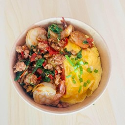 ข้าวไข่ข้นกระเพรากุ้งหมูสับ