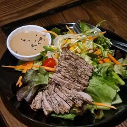 สลัดหมูย่าง