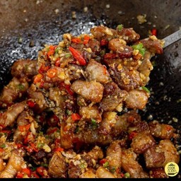 หมูผัดพริกกระเทียม