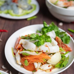 ยำปลาหมึก