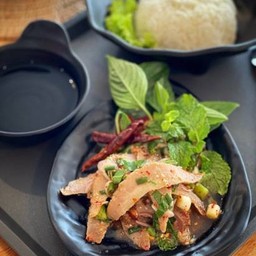 น้ำตกคอหมูย่าง