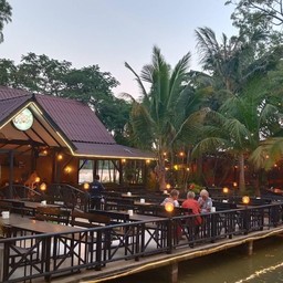 เชิญลูกค้ามานั่งทานอาหารที่ร้านนะคะ