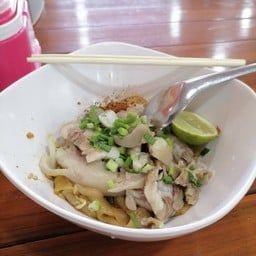 ก๋วยเตี๋ยวหางหมู สาขา 5 ป่าพะยอม