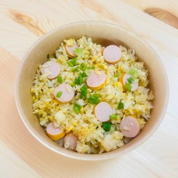 ข้าวผัดไข่ไส้กรอก