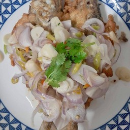 ยำปลาทูเค็ม
