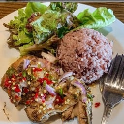 ข้าวยำไก่อบ