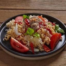 ยำมาม่าหมูสับ