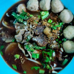 เส้นเล็กหมูน้ำตกธรรมดา เพิ่มลูกชิ้น