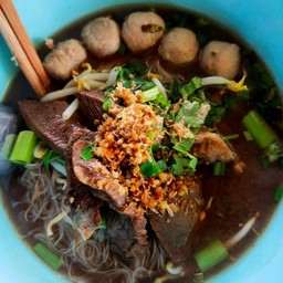 เส้นหมี่ลูกชิ้นเนื้อเปื่อยพิเศษ