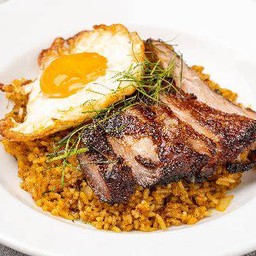 F25 ข้าวพริกแกงคอหมูย่างไข่ดาว