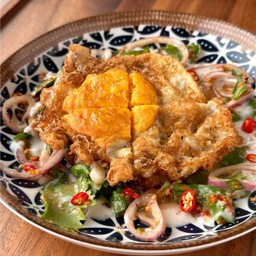 ยำไข่ดาวกรอบ