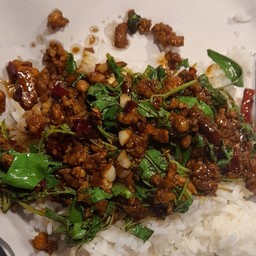 กะเพราเนื้อราดข้าว