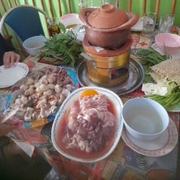 สุคาราโอเกะติดกับปากซอยอิสรภาพซอย5ตรงป้ายรถเมย์ -