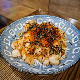 สปาเก็ตตี้กุ้งผัดซอสญี่ปุ่นและไข่กุ้ง