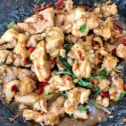 กระเพราไก่เป็นกับข้าว