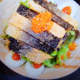 สลัดหนังปลาแซลมอนย่าง,น้ำสลัดน้ำใส