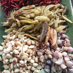 ตำสด ถ้วย ช้อนส้อม เครื่องปรุงไม่มีนะคะ