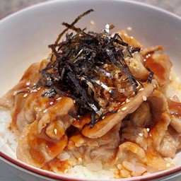 ข้าวหน้าหมูสันคอเทอริยากกิ + ซุปมิโซะ