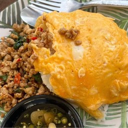 ข้าวกระเพราหมูสับไข่ข้น