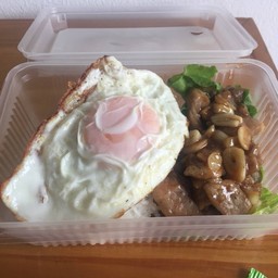 ข้าวหมูกระเทียม+ไข่ดาว