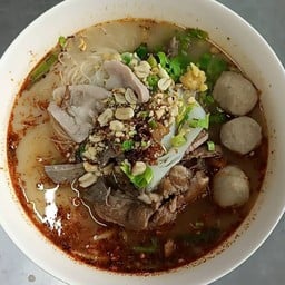 ร้านแม่รักก๋วยเตี๋ยวแชมป์