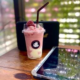 สตอเบอร์รี่สมูทตี้