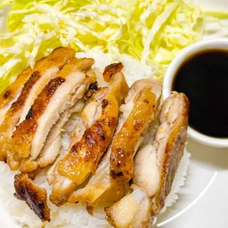 ข้าวไก่ย่าง จิ้มแจ่ว เทอริยากิสูตรพิเศษ (แม่ไก่อมยิ้ม)