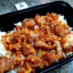 ข้าวหมูทอดกระเทียมในตำนาน👍