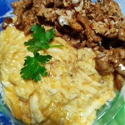 ข้าวไข่ข้น หมูกระเทียม