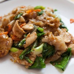 ผัดซีอิ้วหมู