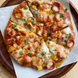 โรตีพิซซ่า (ซีส แฮมไก่ ไส้กรอก)