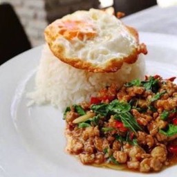 ข้าว กะเพราเนื้อ