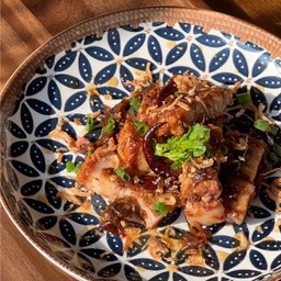 หมูกรอบทอดซอสมะขาม