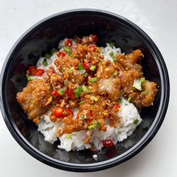 ข้าวด้งไก่ทอดคั่วพริกเกลือ