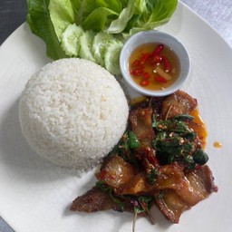 ข้าวกระเพราหมูกรอบ