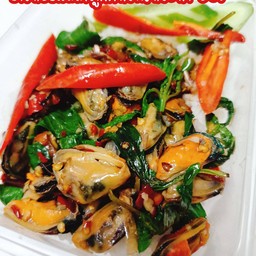 ข้าวหอยแมลงภู่ผัดพริกโหระพา