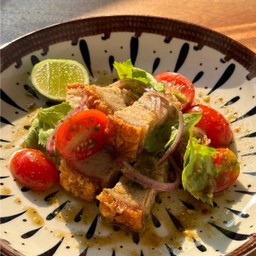 ยำแซ่บหมูกรอบ