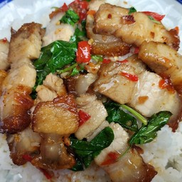 ข้าวกระเพราหมูกรอบ