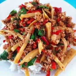 ข้่าวหอมมะลิกระเพราหมูสับหน่อไม้สด