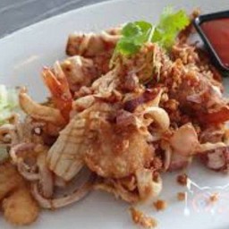 กุ้งหมึกทอดกระเที่ยม