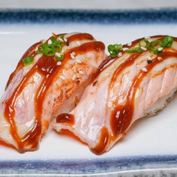 ซูชิแซลมอนเบิร์นซอสมิโสะ
