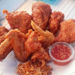 ชุดไก่ทั้งตัว อกไก่ใหญ่2ชิ้น+สะโพก2ชิ้น+น่อง2ชิ้น+ปีกเต็ม2ชิ้น  [ทอดใหม่ร้อนๆทุกออเดอร์ รอทอด40 นาที