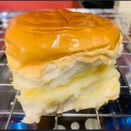 ปังปิงไส้ทะลัก เนย นม