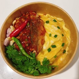ข้าวไข่ข้นยำปลากระป๋อง