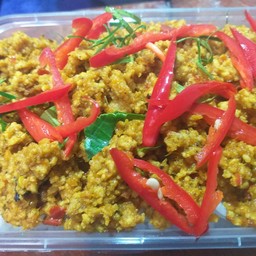 คั่วกลิ้งไก่ราดข้าว