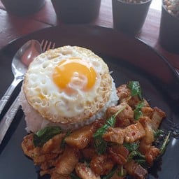 กาแลส้มตำ ลาบก้อย กะเพรา & สเต็ก