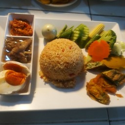 ข้าวคลุกน้ำพริกลงเรือ หมูหวานไข่เค็ม